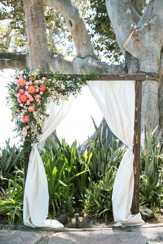 Arche de mariage : faites le plein d'idées pour décorer votre cérémonie  laïque !